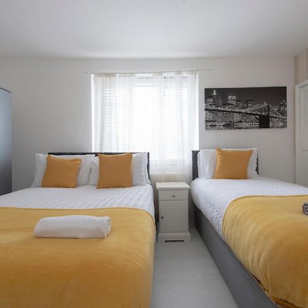 3 Bed House In Rochester 4 Beds Sleeps 7 Wainscot Esterno foto